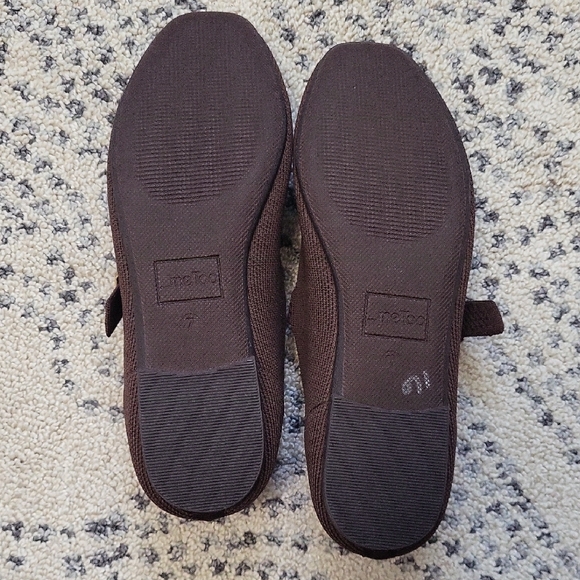 NWOT Me Too Women's Dark Brown Mary Jane Flats - Picture 2 of 2